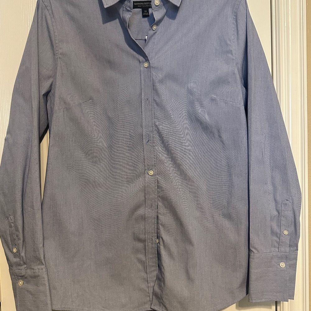 Banana Republic Women’s Blue Button-Up Dress Shirt